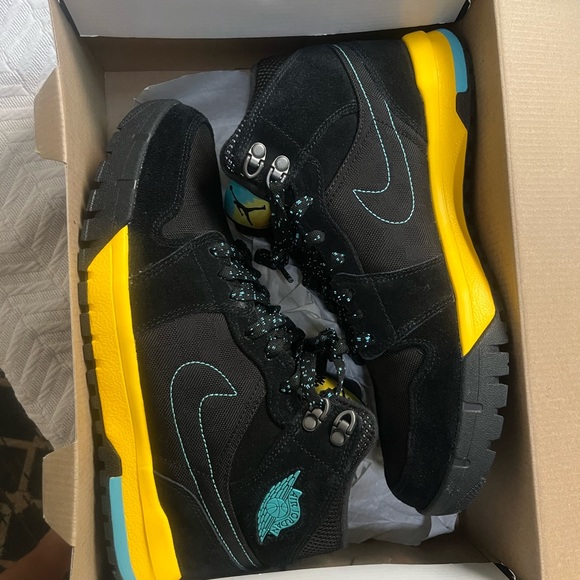 Air Jordan 1 trek - Picture 2 of 3